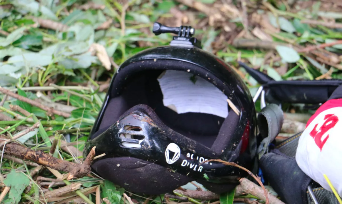 Megrázó képek: ejtőernyővel zuhant le egy fiatal fóti nő! - Fotók