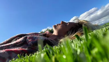 Szórakozik a világgal? A 47 éves sztár terhessége napok óta téma! - Fotók