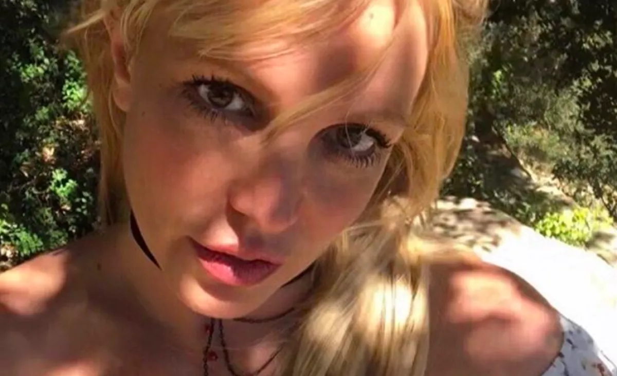 Aggódnak a rajongók:  Britney Spears teste tele van fehér tetkókkal! - Fotók