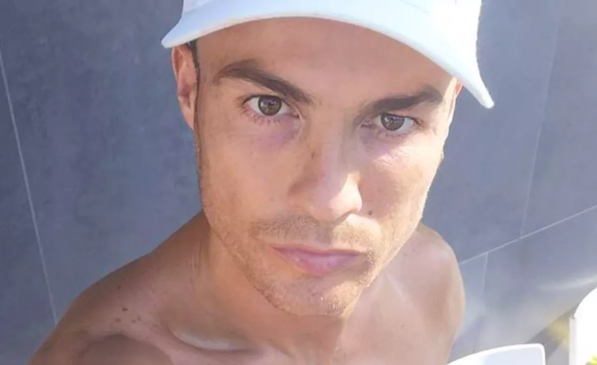 Nem ház, nem kocsi: Cristiano Ronaldo másfél milliárdért lepte meg a családját - Fotók