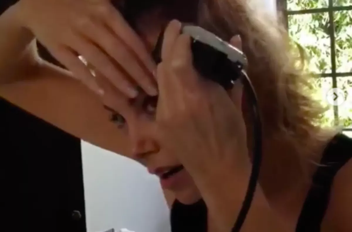 Megőrült! Kopaszra tolta le a haját Charlize Theron - Videó