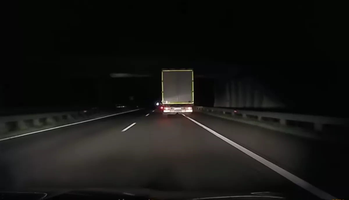 Sávját nem tudta tartani - Ittas kamionsofőrt fogtak a rendőrök - Videó