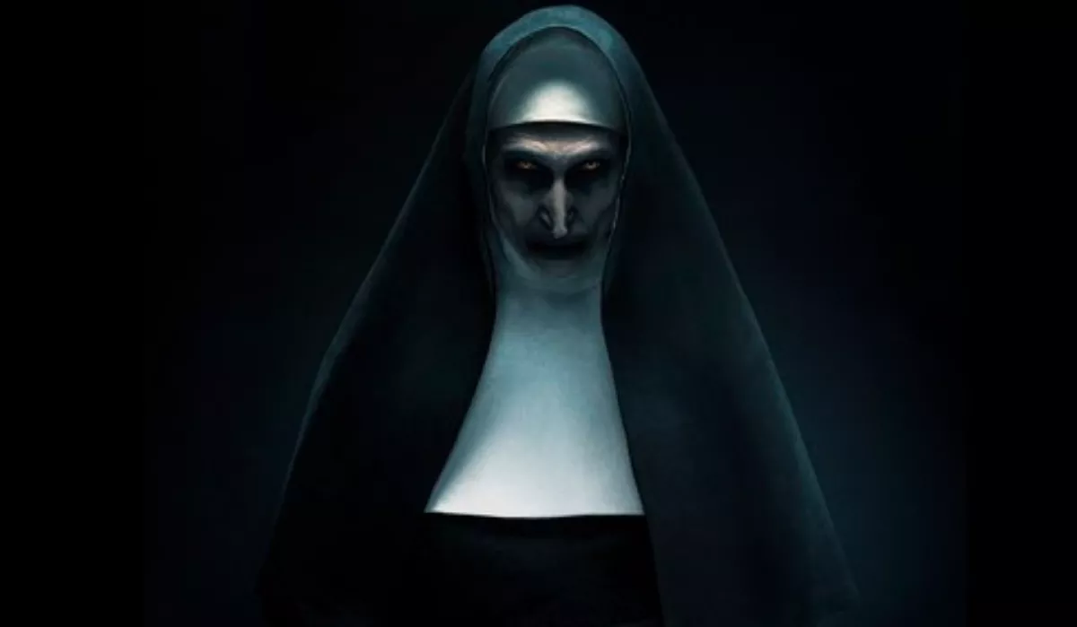 Budapesten járt Az Apáca című film főhőse! Felismered smink nélkül? - Fotók