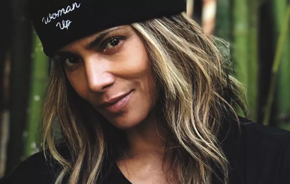 Csoda! Az 54 éves Halle Berry-re még mindig passzol a James Bond bikini! - Fotók