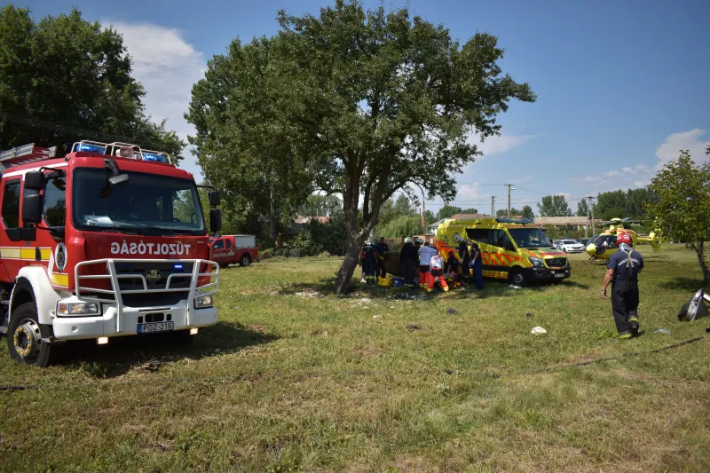 Vasúti szerelvény és egy személygépjármű ütközött augusztus 10-én, a déli órákban Szügyön, a Rákóczi úti vasúti átjáróban - közölte a katasztrófavédelem. 