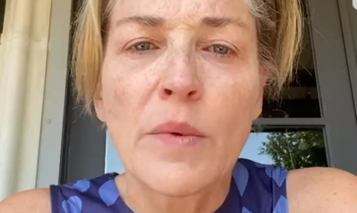 MEGRÁZÓ KÉPEK: Sharon Stone kéri, imádkozzunk a húga életéért! - Fotók