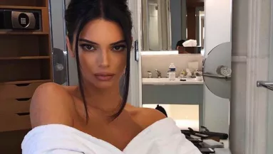 Tengerparton estek egymásnak: sztársportolóval jár Kendall Jenner - Fotók