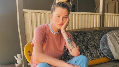 SOKKOLÓ FOTÓK: Megtámadták és kirabolták Kim Basinger lányát!