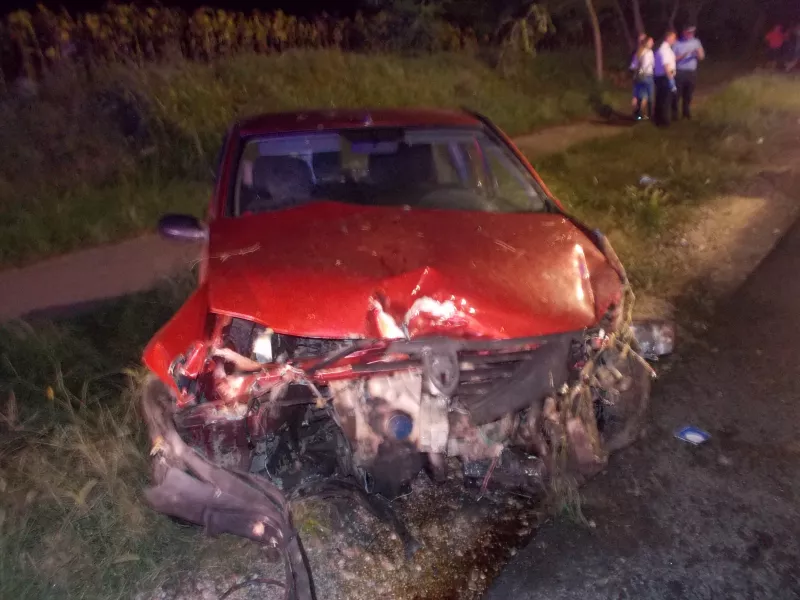 Három autó ütközött össze augusztus 23-án vasárnap este Hajdúnánás és Hajdúdorog között. A sérültek a roncsba szorultak, őket a hajdúböszörményi és hajdúnánási hivatásos tűzoltók feszítővágó berendezéssel szabadították ki. A műszaki mentést a Hajdú-Bihar megyei katasztrófavédelmi műveleti szolgálat irányította. A mentőszolgálat hat embert szállított kórházba, hárman pedig a helyszínen életüket vesztették.