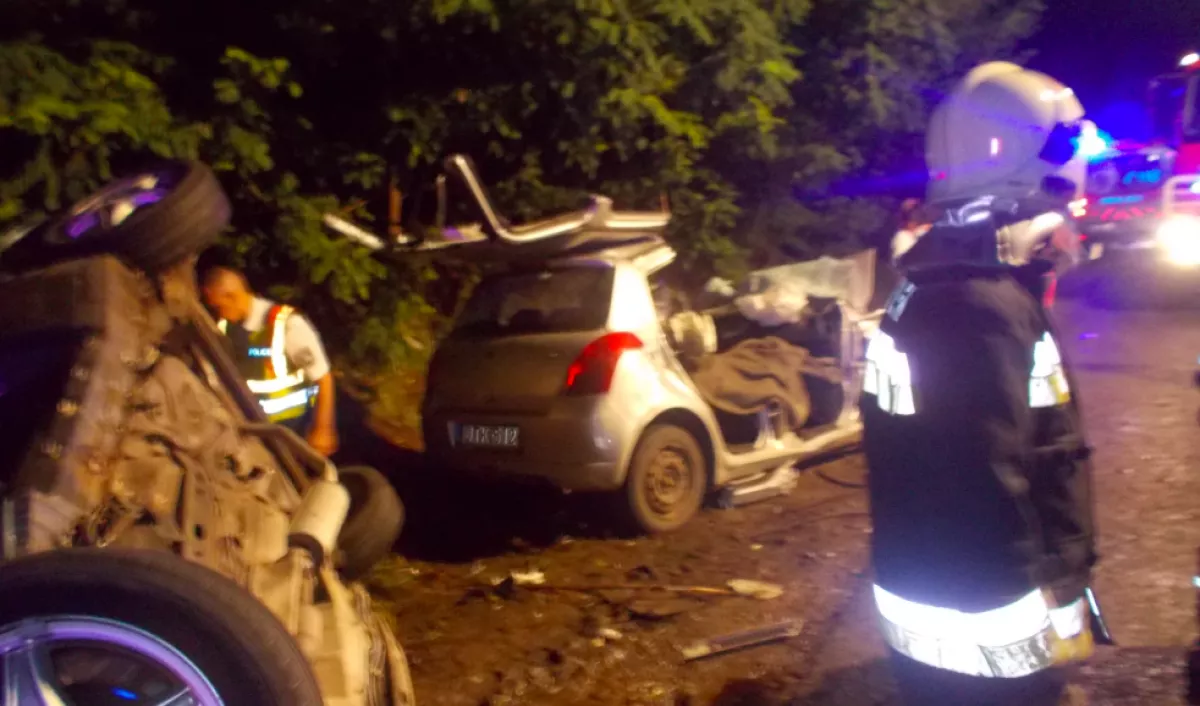 MEGRÁZÓ KÉPEK: három halott, sok sérült - több autó ütközött Hajdúnánásnál! 