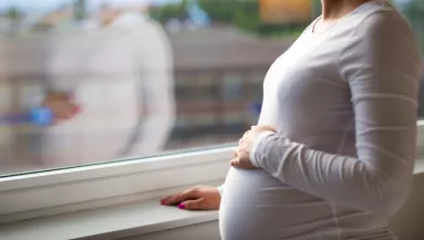 Fotók leplezik le! Babát vár a magyarok kedvenc színésznője? - Fotók