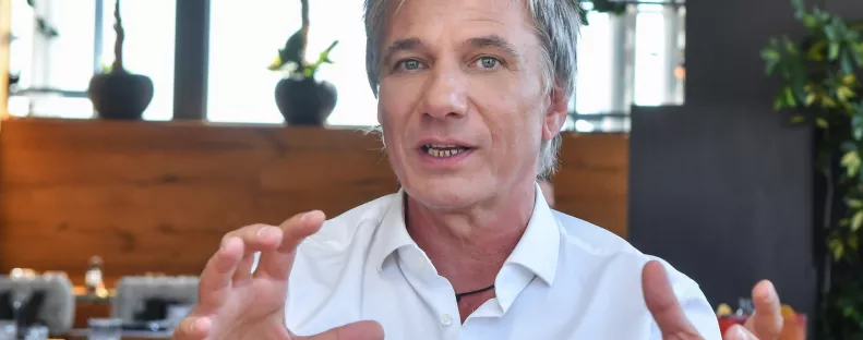 Tragikus hírt közölt: gyászol Bochkor Gábor!