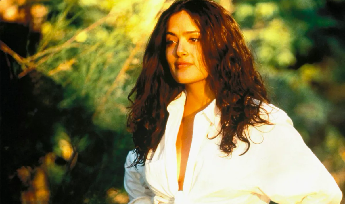 Fürdőruhában ünnepelte az 54-et Salma Hayek! - Fotók