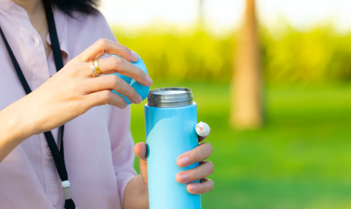 Csak egy kulacsot rendelt a lányának a neten, amikor kinyitotta, felfordult a gyomra