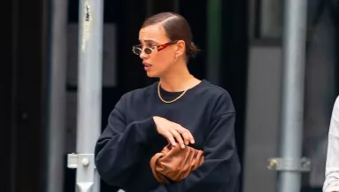 Minek nadrág: Irina Shayk így ment ki az utcára? - Fotók