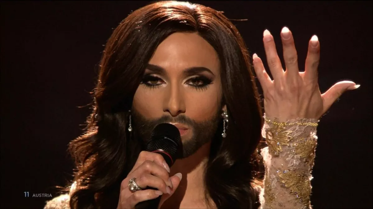 Döbbenet! Szőrös csillámpóni lett Conchita Wurst-ból! - Fotók
