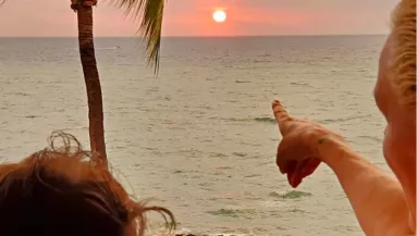 A NAP KÉPEI: Összeöltözött 55 évvel fiatalabb lányával a színésznő!