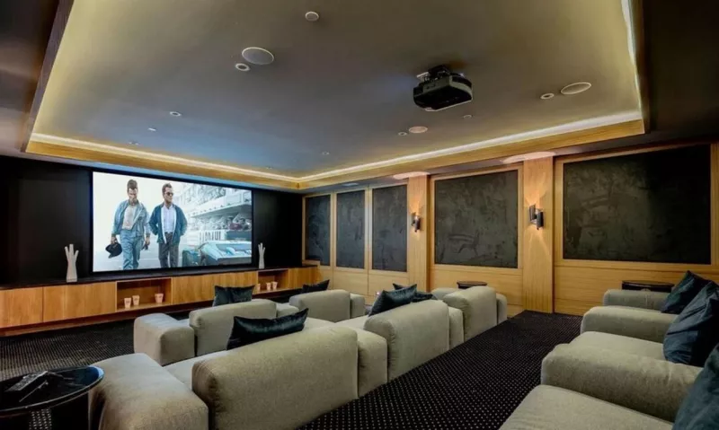 Max Ehrich-kel itt naphosszat nézhetik az alkotásokat, amelyeknek ők ketten a főszereplői. Filmeket, sorozatoat, videóklipeket. A rajongók most azt sejtik, rövidesen Demi újabb nagy bejelentést tehet, ez meg már a családi fészek. 