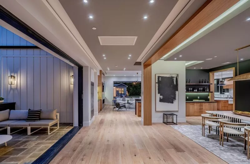 Tágas és fényes terek jellemzik az egész házat, de természetesen minden luxus benne van, ami egy vilgsztárhoz illik. A rajongók mégis féltik Demit.