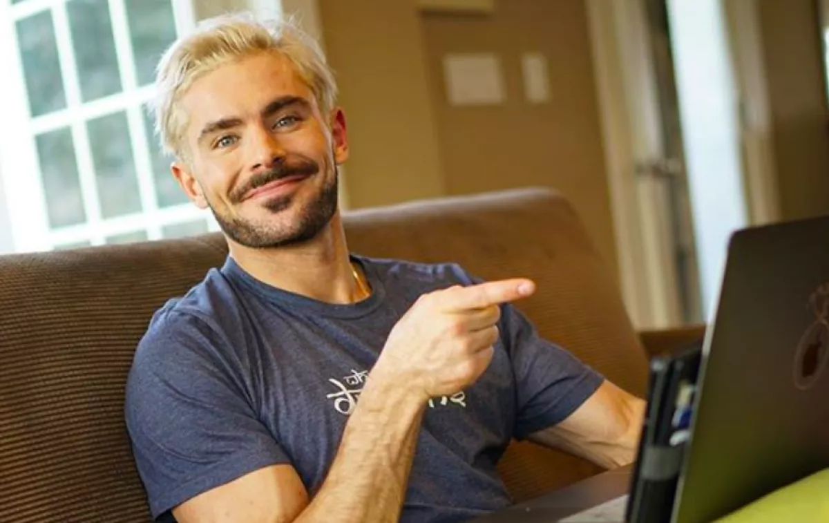 Hoppá! Ez a 25 éves pincérlány Zac Efron új párja! - Fotók