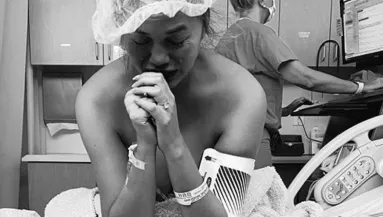 Drámai bejelentés: elvesztette gyermekét a sztárpár!