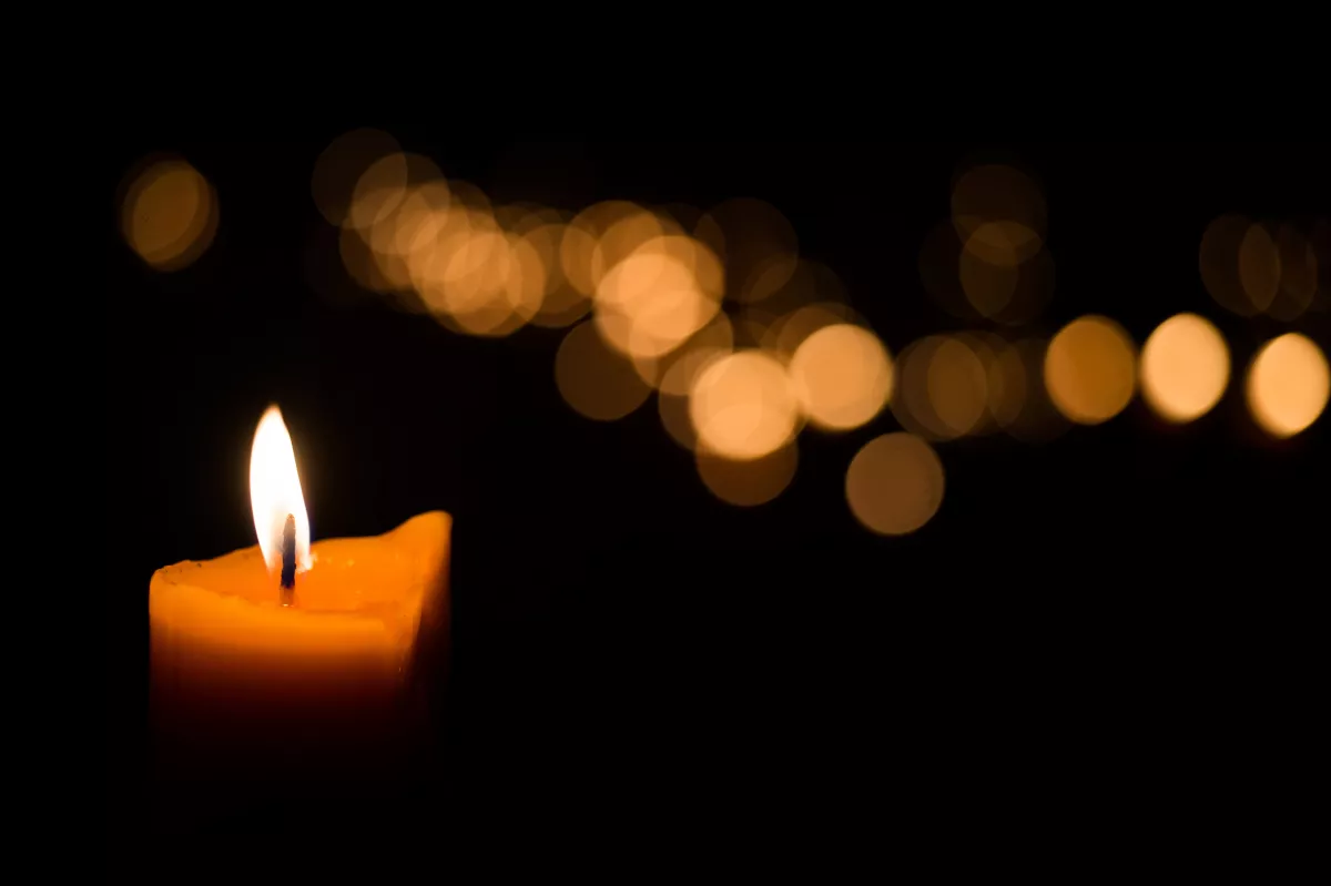 Gyász! Elhunyt a James Bond film szexi címlaplánya! 