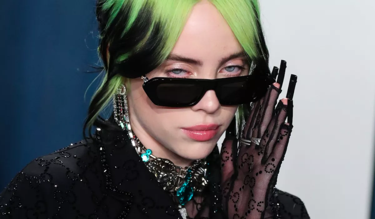 LESIFOTÓK: feszülős topban mutatta meg bomba alakját Billie Eilish! - Fotók