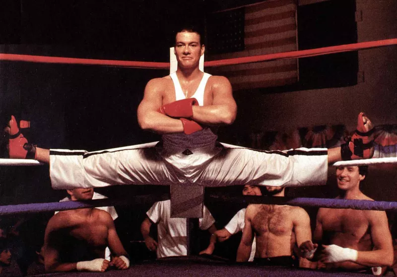 Nem véletlenül mutatjuk most ezt a képet! A Karate tigris 1986-ban került a mozikba, Van Damme spárgája azóta védjegyévé vált. És akkor jöjjön Bianca.