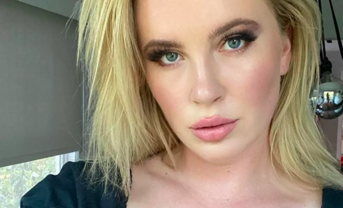 SZÉGYENTELEN: Megmutatta "aránytalan melleit" Kim Basinger lánya - Fotók