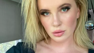 SZÉGYENTELEN: Megmutatta "aránytalan melleit" Kim Basinger lánya - Fotók