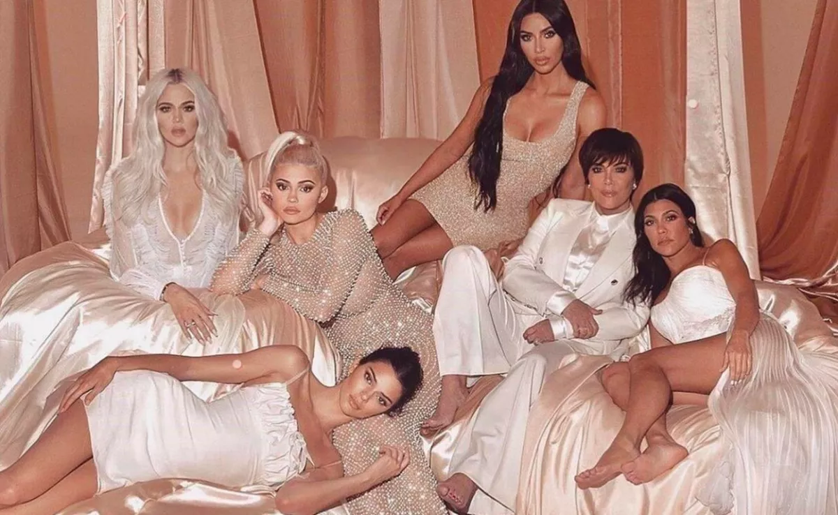 BRÉKING: Lecserélik a Kardashian-klánt - ez a család váltja őket! - Fotók