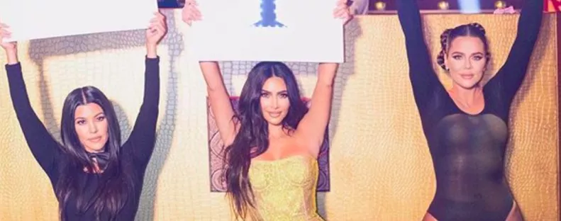 KÍNOS: Kim Kardashian szülinapi fotóján ciki dolgot szúrt ki a világ!