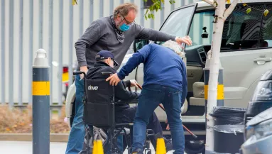 SZÍVFACSARÓ KÉPEK: nagyon rossz bőrben van a zenészlegenda - Fotók