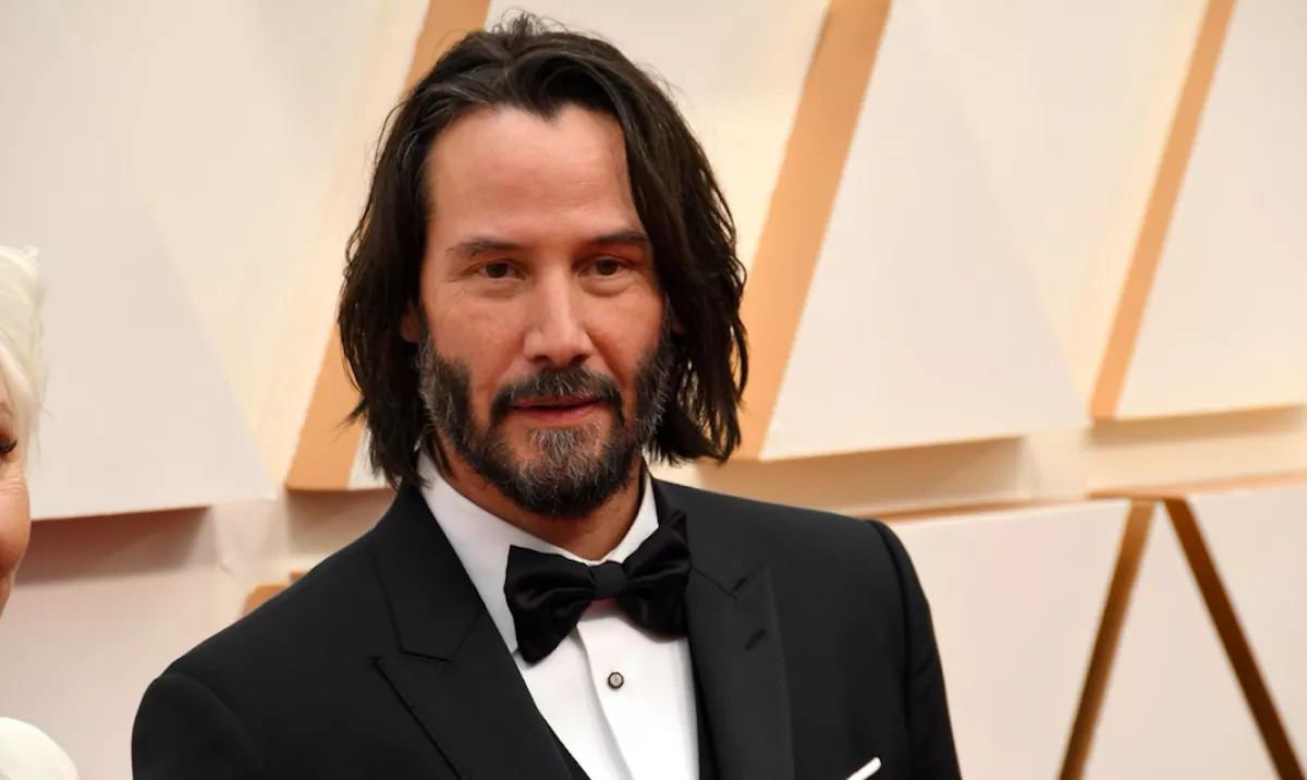 Se szakáll, se haj: hajléktalannak nézik az utcán Keanu Reevest és szerelmét - Fotók