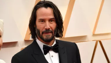 Se szakáll, se haj: hajléktalannak nézik az utcán Keanu Reevest és szerelmét - Fotók