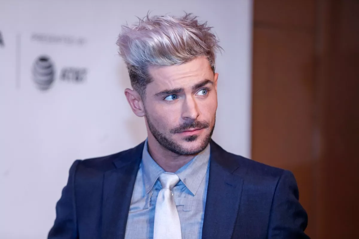 LESIFOTÓK: már bikiniben sincs nyugta Zac Efron 25 éves pincér szerelmének!