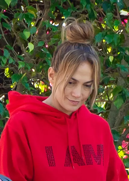 Jennifer Lopez talán azon kevesek egyike, aki nem okoz nagy meglepetést, ha smink és filterek nélkül bukkan fel az utcán. Ő maga gyakran posztol is ilyen képeket. De mi a helyezt a többiekkel?