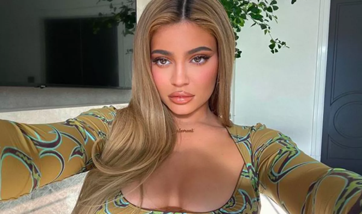 Ciki, vagy menő? Ez a kedvenc póza Kylie Jennernek az Instán pár hete - Fotók