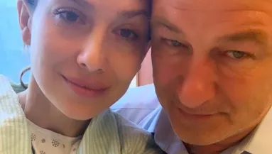 BRÉKING! Súlyos balesetet szenvedett Hilaria Baldwin! Két hónapja lett anya - Fotók