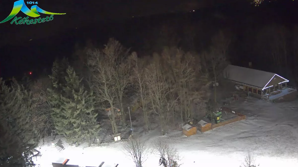 Nagypelyhekben esik a hó Magyarországon - Videó