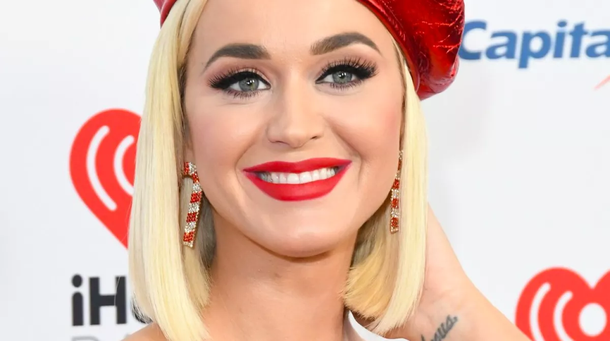 Hihetetlen átalakulás: Katy Perryt új képén Adele-vel keverik össze!