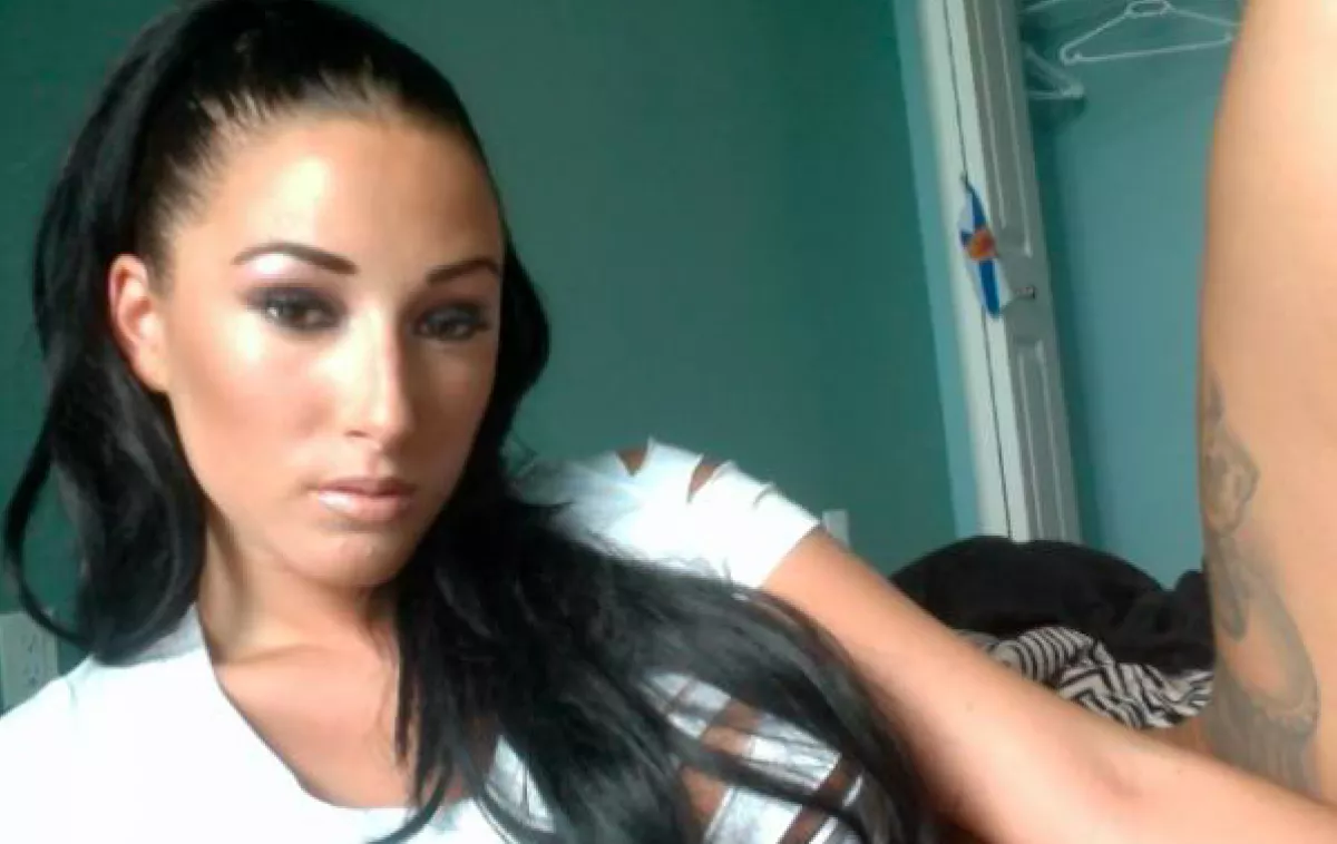 ÚJRA MEGMŰTÖTTÉK: Virsliszájú tetkós plasztikszörny lett ebből a szép lányból!