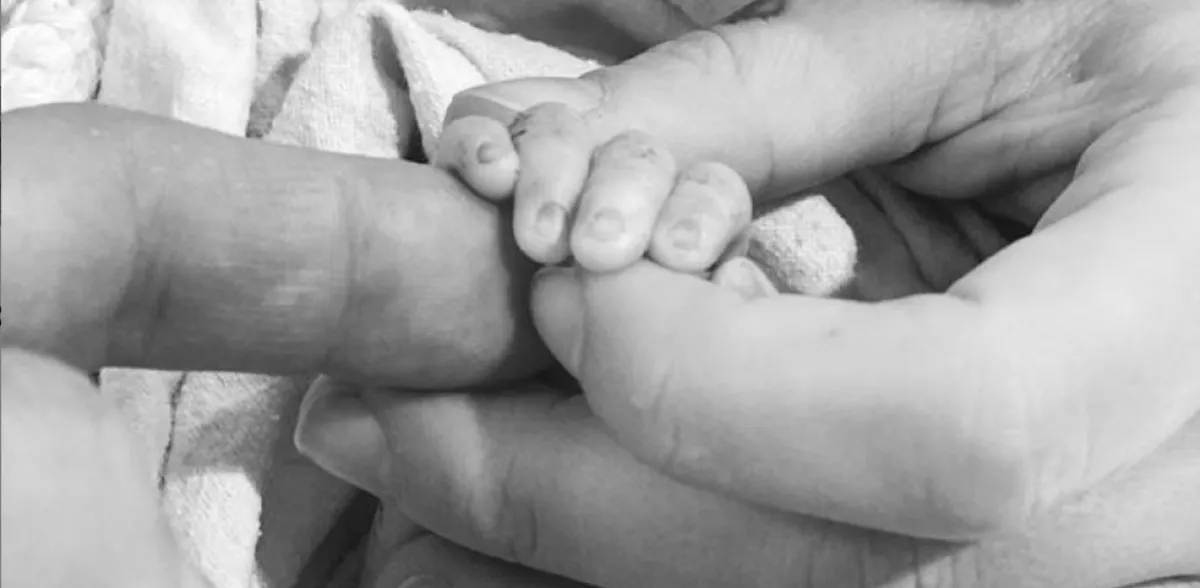 Megrázó bejelentés: halva született meg az énekesnő kislánya!