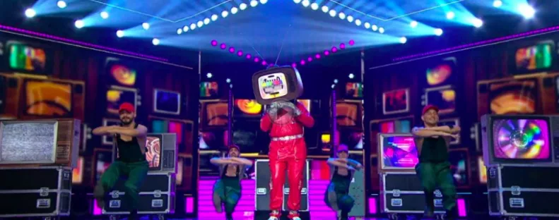 Mindenkit meglepett: ő lapult a TV jelmezben! - Videó