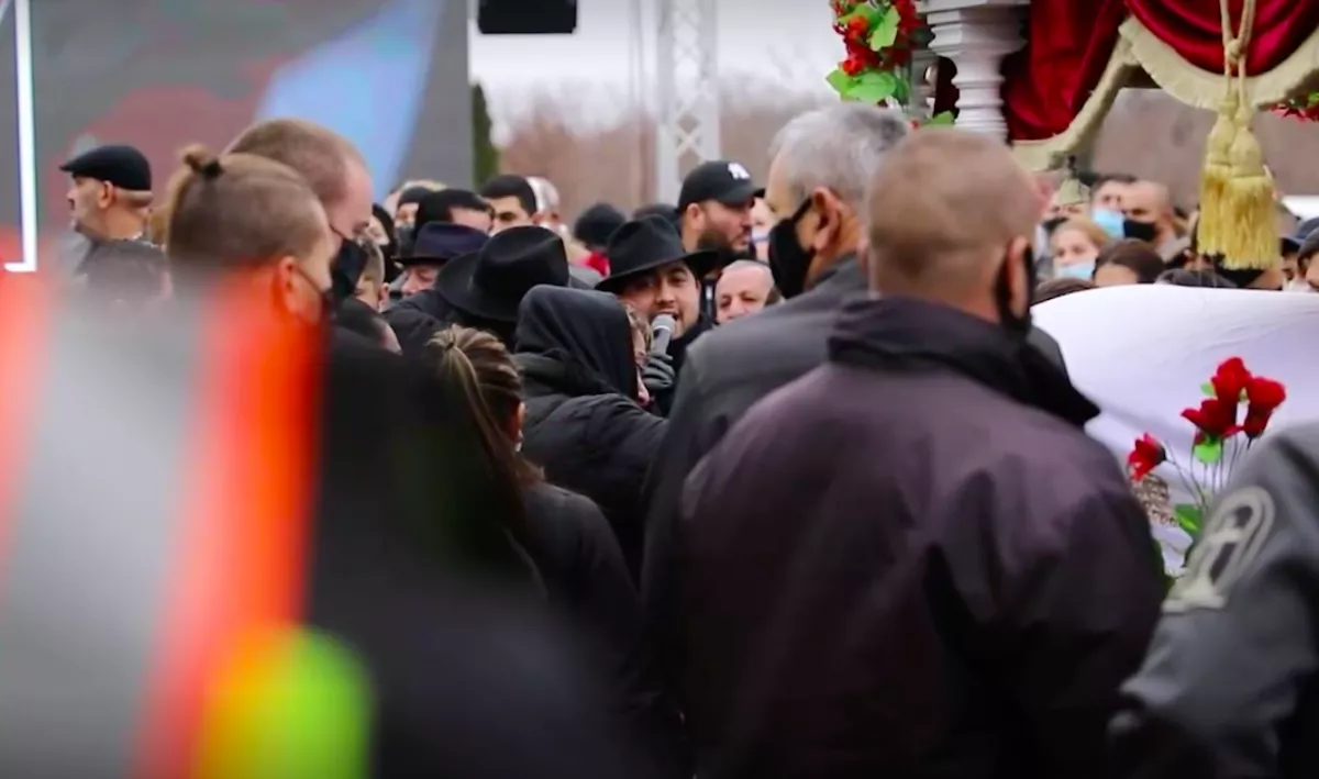 Pénzbírságot kaptak: Grófo temetésén túl nagy volt a gyásznép!