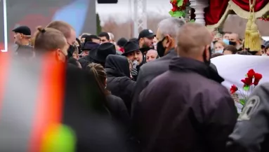 Pénzbírságot kaptak: Grófo temetésén túl nagy volt a gyásznép!