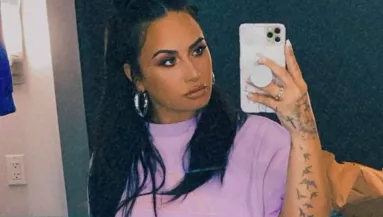 "MÁR NEM MÚLNAK EL!" - Bátor képekkel ünnepli a striáit Demi Lovato!