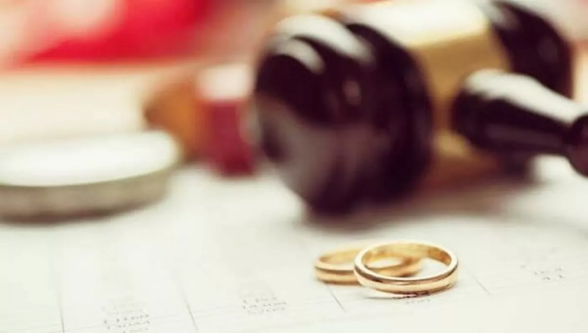 MEGLEPETÉS: válási papírokat adott Karácsonyra férjének a gyönyörű színésznő!