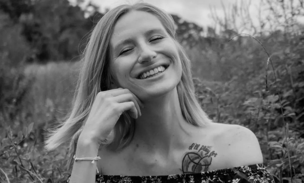 SZÍVSZORÍTÓ: nem tudták megmenteni, elhunyt a 27 éves fitnesz-influenszer