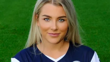 10 ezerért árulja a  pikáns képeit ez a szexi focista, mert kirúgták a posztjai miatt! - Fotók